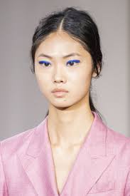 The Spring 2019 Makeup Looks You Re About To See All Over Instagram Makeup Trends Makeup Looks Asian Makeup Trends