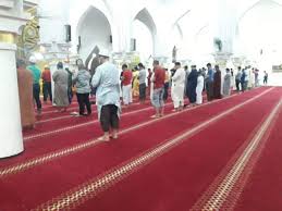 Lengkap Pembahasan Tentang Sholat Jamaah Shaf Renggang Saat Corona