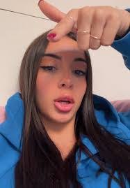 Laura Brea's Instagram, Twitter & Facebook