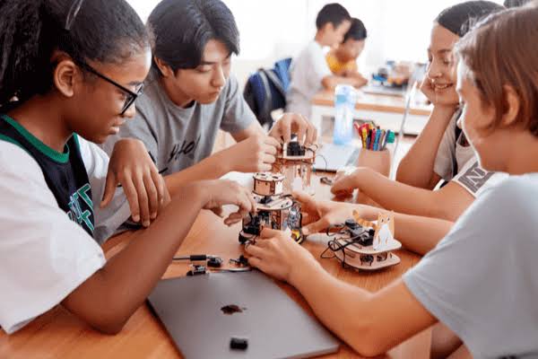 Image result for Robotics kits for middle school"