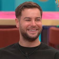 Steven Goode's Instagram, Twitter & Facebook