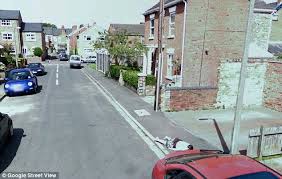 Google maps is a web mapping platform and consumer application offered by google. Un Mort Dans Google Street View Actualites Seo Et Moteurs Abondance