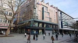 The company is named penneys in the republic of ireland, where it was founded. Mode Discounter Primark Eroffnet Auf Der Zeil Dafur Nimmt Sich Feldmann Zeit Regional Bild De