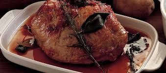 Ti dico già che per realizzare questo arrosto di vitello con patate dovrai armarti di tempo e pazienza, ma ti garantisco che il risultato sarà strabiliante e ti risulterà difficile tornare indietro. Arrosto Se C E Il Sughetto E Ancora Piu Buono La Cucina Italiana