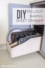 Diy Storage Ideas Diy Pullout Baking Sheet Drawer Home Decor And Organizing Projects For Idee Rangement Rangement Maison Idee Rangement Cuisine