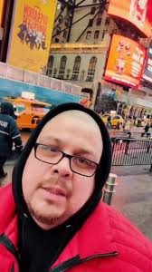 Time Square tenía previsto para este miércoles apagar las luces de sus  letreros luminosos., Un informe desde la capital del mundo para José  Delgado TV enviado por Kenny Salas