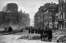 The core of the reactor melted. Neue Zeit 75 Jahre Kriegsende Ausstellung Im Willy Brandt Haus Buchkunst Berlin