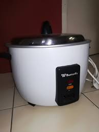 Tumis bawang putih bersama halia dan daun pandan. Periuk Nasi Elektrik 2 8 Lit Kitchen Appliances On Carousell