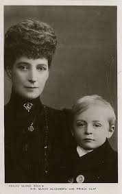 Queen Alexandra Of Britain With Grandson Prince Olaf Of Norway Queen Alexandra Queen Victoria Family Princess Alexandra Of Denmark