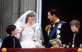 Mesmo 20 anos da morte da princesa diana num acidente de carro em paris, ela continua sendo lembrada como um ícone de elegância e como uma personalidade cujo carisma conquistou o mundo. 20 Anos Sem Diana Morte Da Princesa Deixou Mundo De Luto E Abalou A Monarquia Internacional Estadao