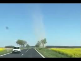 Trąba powietrzna, która w czwartek po południu przeszła nad niewielką librantową k. Traba Powietrzna Youtube