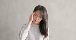 Penglihatan penderita juga dapat menjadi buram, serta lebih sensitif terhadap cahaya dan suara. Benarkah Kurang Tidur Sebabkan Sakit Kepala Sebelah Hello Sehat