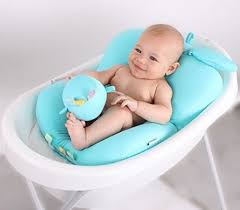 Dapat diselipkan dan digantung dengan compact. Memandikan Si Kecil Tak Ribet Lagi Dengan 8 Rekomendasi Kursi Mandi Bayi Berkualitas Nan Menggemaskan