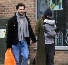 Christopher catesby harington (born 26 december 1986), known professionally as kit harington, is an english actor and producer. Games Of Thrones Kit Harington And Rose Leslie Look Smitten On Walk With Baby Boy Aktuelle Boulevard Nachrichten Und Fotogalerien Zu Stars Sternchen
