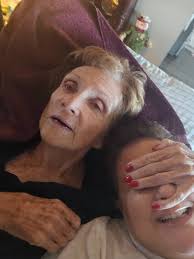 Which hairstylist can bless a mother in need of a hair do in Orlando?