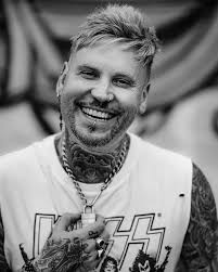 Blondes have more fun apparently. I'm summer ready, feeling fresh and  excited for rest of this year. Inspired by my childhood "idol" Billy Idol  I've gone blonde and I'm ready for all