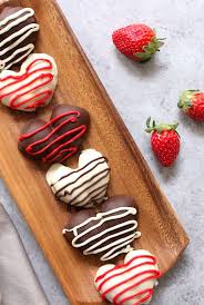 Homemade chocolate covered strawberries may seem like a simple task, but it's actually not as easy as you'd think to get them looking smooth and professional. Chocolate Covered Strawberries Heart Shaped Tipbuzz