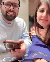 Ummm… I am here but I have NO idea why and what for?? Am I the only one?  Yeh THREADS KYA HAI??