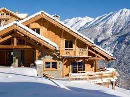 Un Chalet De Luxe Defie Les Traditions Chalet De Luxe Plan Chalet Chalet Bois
