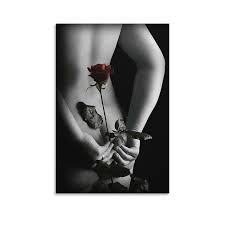 Mujer desnuda con una rosa