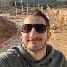 Essam Abdullah's Instagram, Twitter & Facebook