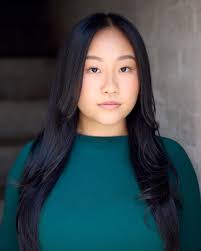 Amy Lor's Instagram, Twitter & Facebook