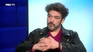 Solistul trupei viţa de vie (38 de ani) şi soţia sa, lisa, sunt împreună de peste 20 de ani, din clasa a zecea. Rapperul Kanye West AfirmaÈ›ie ScandaloasÄƒ Sclavia A Durat 400 De Ani SunÄƒ Ca O Alegere Stirileprotv Ro