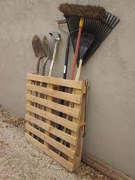 Des pièces originales et fonctionnelles, répondant à vos. R Sultats Google Recherche D Images Correspondant Http Www Deco Cool Com Wp Content Uploads 2015 04 Pa Rangement Outils Jardin Outils De Jardin Palette Diy