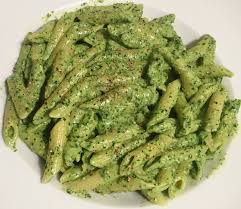 Cuoci la pasta e metti da parte circa 125 ml di acqua di cottura. Manuela Ai Fornelli Pasta Al Pesto Di Rucola Noci E Robiola