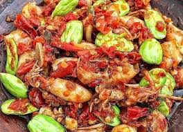 Pemilik resepi pakai banyak kerana jika banyak lebih enak dan berbau harum. Sambal Udang Petai