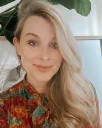 Kristen Kitts's Instagram, Twitter & Facebook