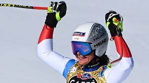 Brilla corinne suter nella discesa femminile. Alpine Skiing World Championships Corinne Suter Blows Pack Away To End Swiss 32 Year Downhill Wait Eurosport