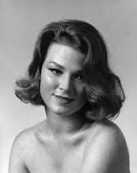 My beloved friend Bernadette Stanis aka Thelma of Good Times & she portrays  Nee Nee Duncan of BET's Family Business......Just Because ! Just because  she just turned 71 and she doesn't even