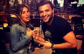 مازال الجمهور ينتظر بفارغ الصبر أي خبر يطمئنه على صحة الفنانة المصرية دلال عبد العزيز، التي ترقد في العناية المركزة منذ شهرين، بعدما أصيبت بفيروس كورونا المستجد، وتعاني في الوقت الحالي من أعراض ما بعد كورونا. ØµÙˆØ±Ø© Ø±Ø³Ø§Ù„Ø© Ø±ÙˆÙ…Ø§Ù†Ø³ÙŠØ© Ù…Ù† Ø±Ø§Ù…ÙŠ ØµØ¨Ø±ÙŠ Ù„Ø²ÙˆØ¬ØªÙ‡ Ø¨Ø¹Ø¯ Ø®Ø±ÙˆØ¬Ù‡ Ù…Ù† Ù…Ø­Ø¨Ø³Ù‡ Ø®Ø¨Ø± ÙÙŠ Ø§Ù„ÙÙ†