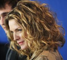 20 Easily Duplicated Hairstyles For Medium Length Curly Hair Curly Hair Styles Naturally Curly Hair Styles Medium Length Curly Hair