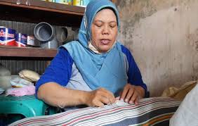 Namun, baru empat bulan berjalan target yang dipasangnya tersebut telah tercapai. Utamakan Kualitas Kasur Dan Bantal Guling Kapuk Jualan Nur Ini Laku Keras Beta News