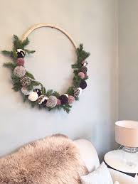 Hula Hoop Reifen Dekorieren Tolle Ideen Und Diy Projekte Fur Wundervolle Deko Kranze Neu Deko Pom Pom Kranz Hula Hoop Reifen Hula