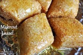 Un Gateau Au Miel Tres Connu Pas Seulement En Algerie Mais Aussi Dans Le Grand Maghreb Sous Le Nom De Makroud Ou Makroutes Des Recette Makrout Makrout Semoule