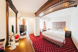 In trecut, celebru pentru industria de exploatare a lemnului. Cazare In Zona Cabana Gura Humorului Gura Humorului Suceava Romania RezervÄƒri Hoteluri Pensiuni Cele Mai Bune RecomandÄƒri È™i Oferte Speciale Pentru Toate Buzunarele