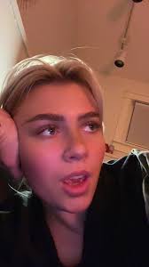 Discover Jennifer Coolidge Haircut