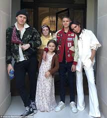 Victoria Beckham Celebrates Her 44th Birthday Surrounded By Children Victoria Beckham Outfits Viktoria Beckham David Beckham Family