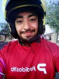 El trabajo que nadie observa pero que todos ven: cómo es ser repartidor de  comidas en San Juan