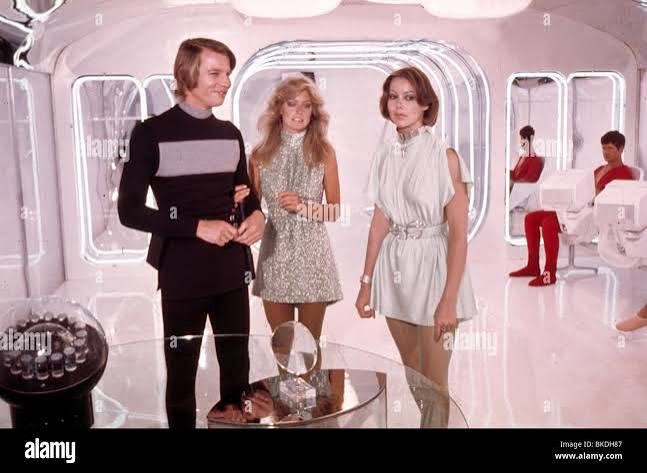 LOGAN'S RUN (1976) MICHAEL YORK, FARRAH FAWCETT, JENNY AGUTTER LGRN 012  Stock Photo - Alamy