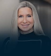 Eva Hirsch's Instagram, Twitter & Facebook