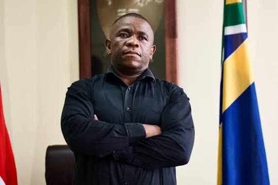 EXCLUSIVE: KZN top cop Mkhwanazi believes his decision to clear CI spy boss Khan behind IPID move to probe him