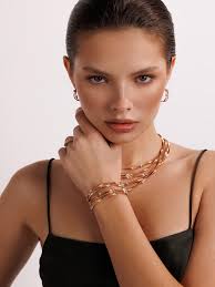 Senin harfin, senin hikayen…⭐️ Ürün Kodu:AP0011486 #BaşHarfiSen  #pırlantalıharfkolye #jestdiamond #abidinkuyumculuk