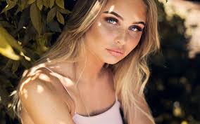 Amanda Wissinger's Instagram, Twitter & Facebook