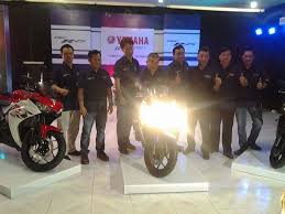 Yamaha r25 memiliki performa yang sangat impresif dengan handling sempurna. Yamaha Yzf R25 Debuts In Indonesia Asphalt Rubber