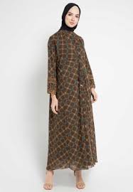 Namun yang terjadi malah tidak disesuaikan dengan kondisi dan tempatnya. Model Gamis Batik Kombinasi Terbaru 2019 Busana Batik Model Pakaian Batik