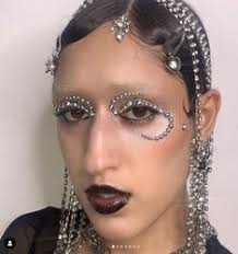 Isabelle Hunter (izz_hntr)